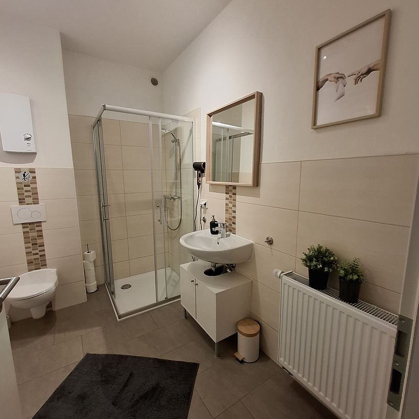 Badezimmer (2 von 2) – 1. Obergeschoss in Mündersbach