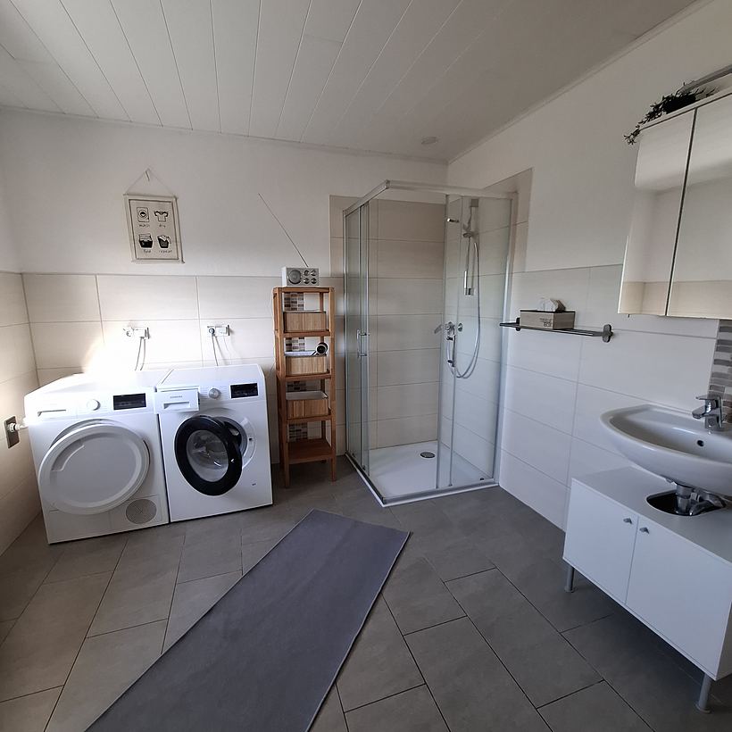 Badezimmer (2 von 2) – 2. Obergeschoss in Mündersbach