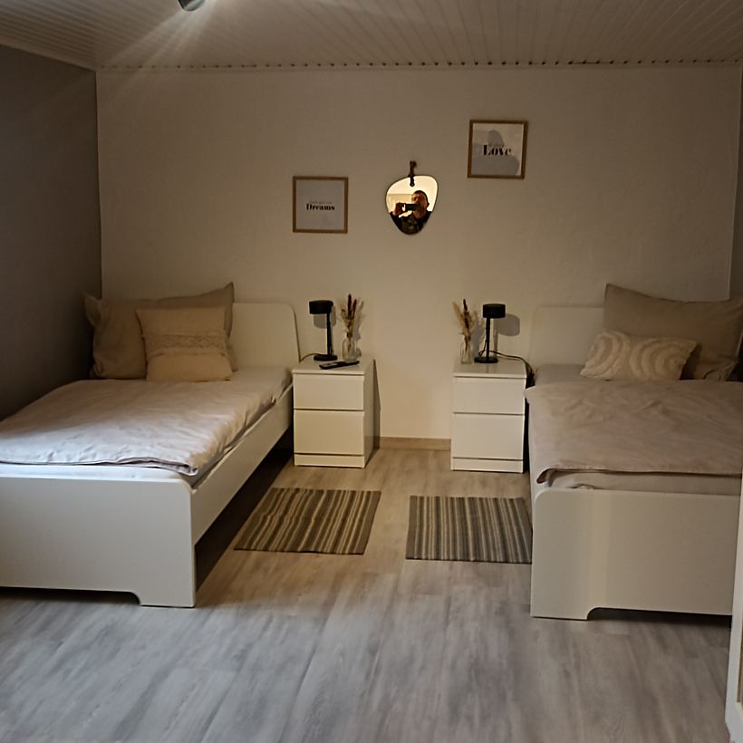 Schlafzimmer 1 (1 von 2) – Apartment 1, „Am Weiherplatz“ in Norken