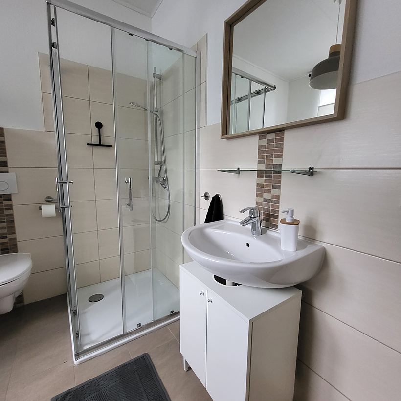 Badezimmer (1 von 3) – Apartment 3, „Am Weiherplatz“ in Norken