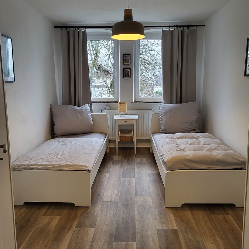 Schlafzimmer 2 (1 von 3) – Apartment 3, „Am Weiherplatz“ in Norken