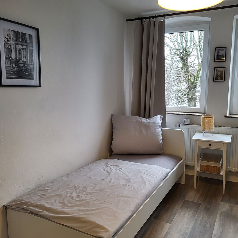 Schlafzimmer 2 (3 von 3) – Apartment 3, „Am Weiherplatz“ in Norken