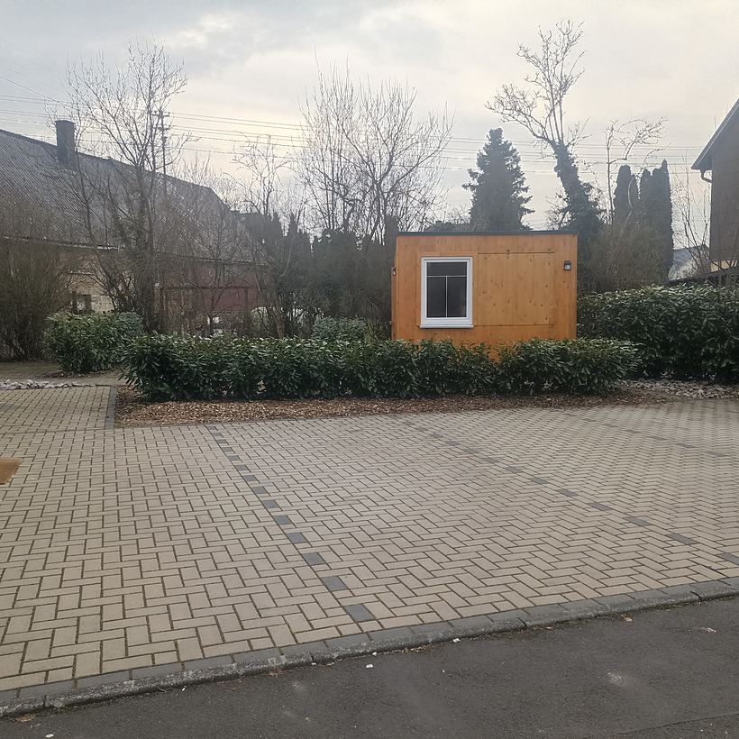 Parkplatz am Haus „Am Weiherplatz“ in Norken